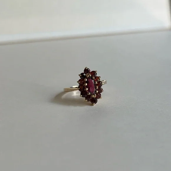 Vintage Garnet Navette Ring, Marquise Ring, Genuine Gold and Gemstones - Picture 2 of 8